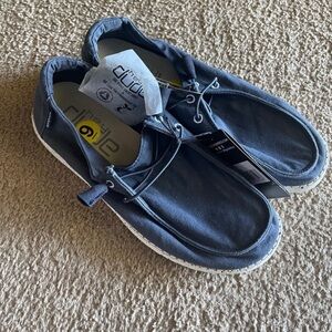 Women’s hey dudes size 9